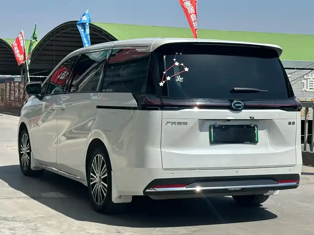 GAC Motor 传祺E8 PHEV — фото 3