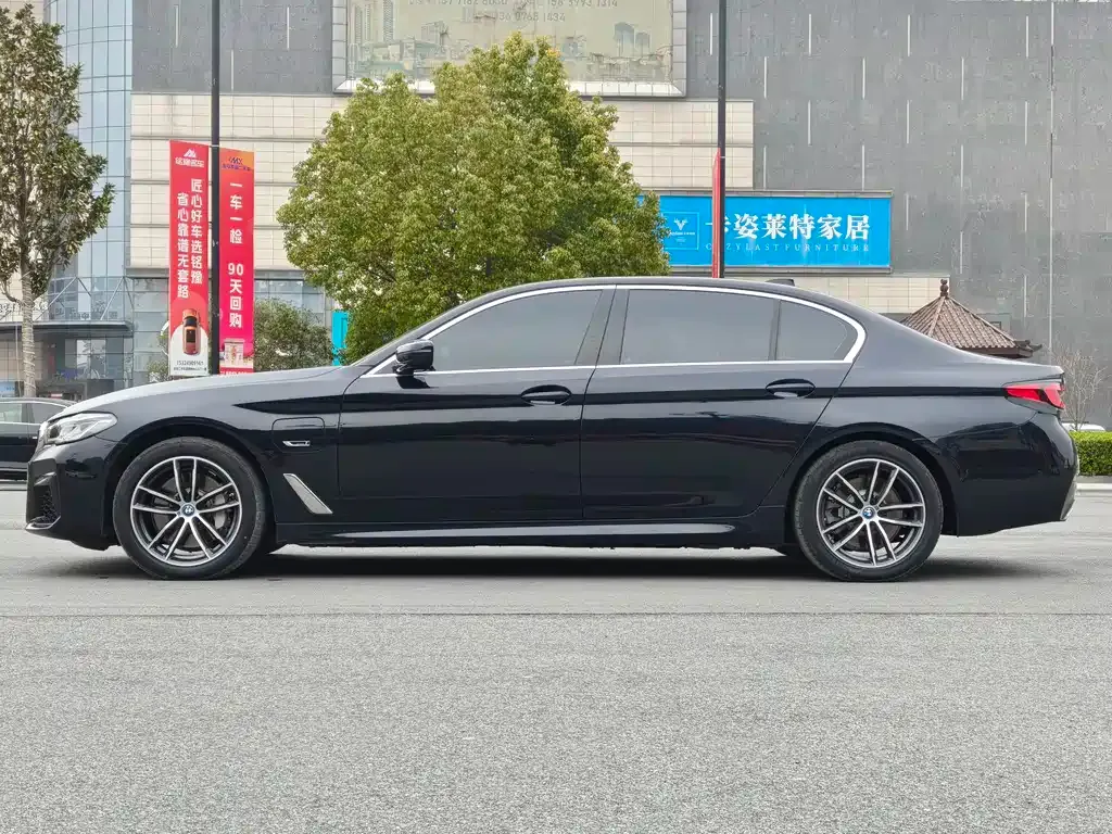 BMW 5 Series New Energy — фото 10