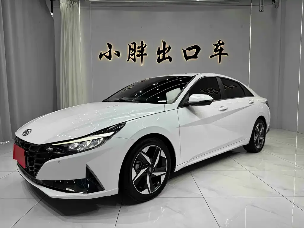 Hyundai Elantra — фото 1