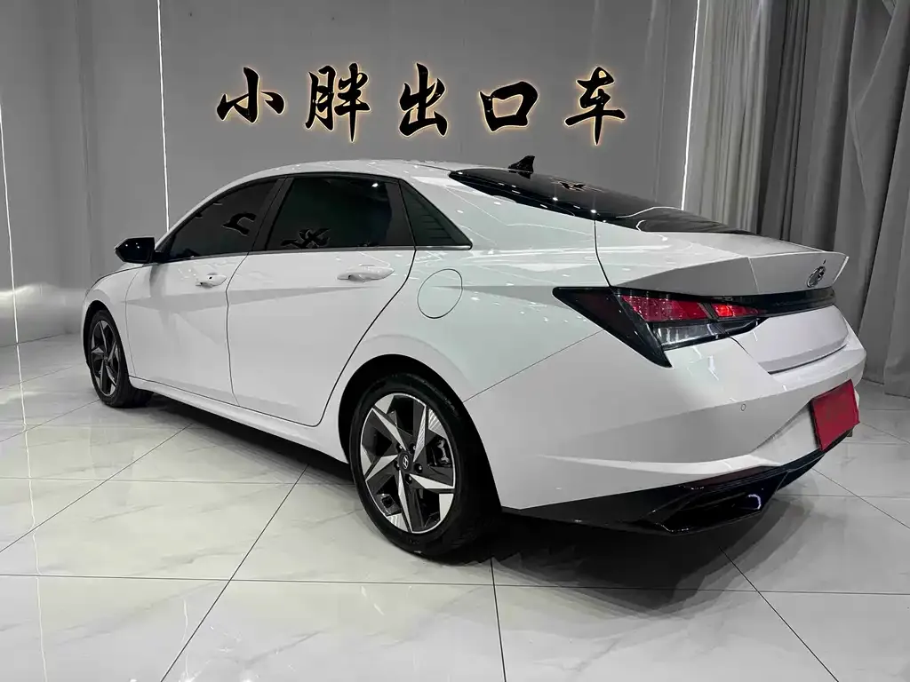 Hyundai Elantra — фото 3