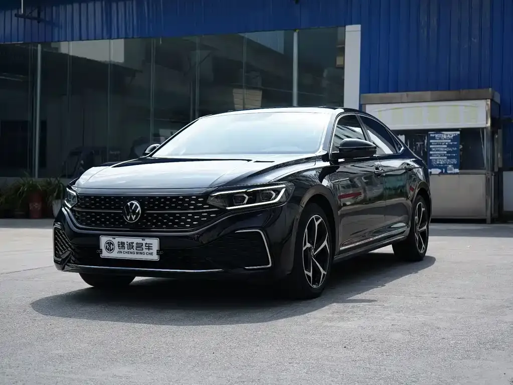 Volkswagen Passat — фото 1