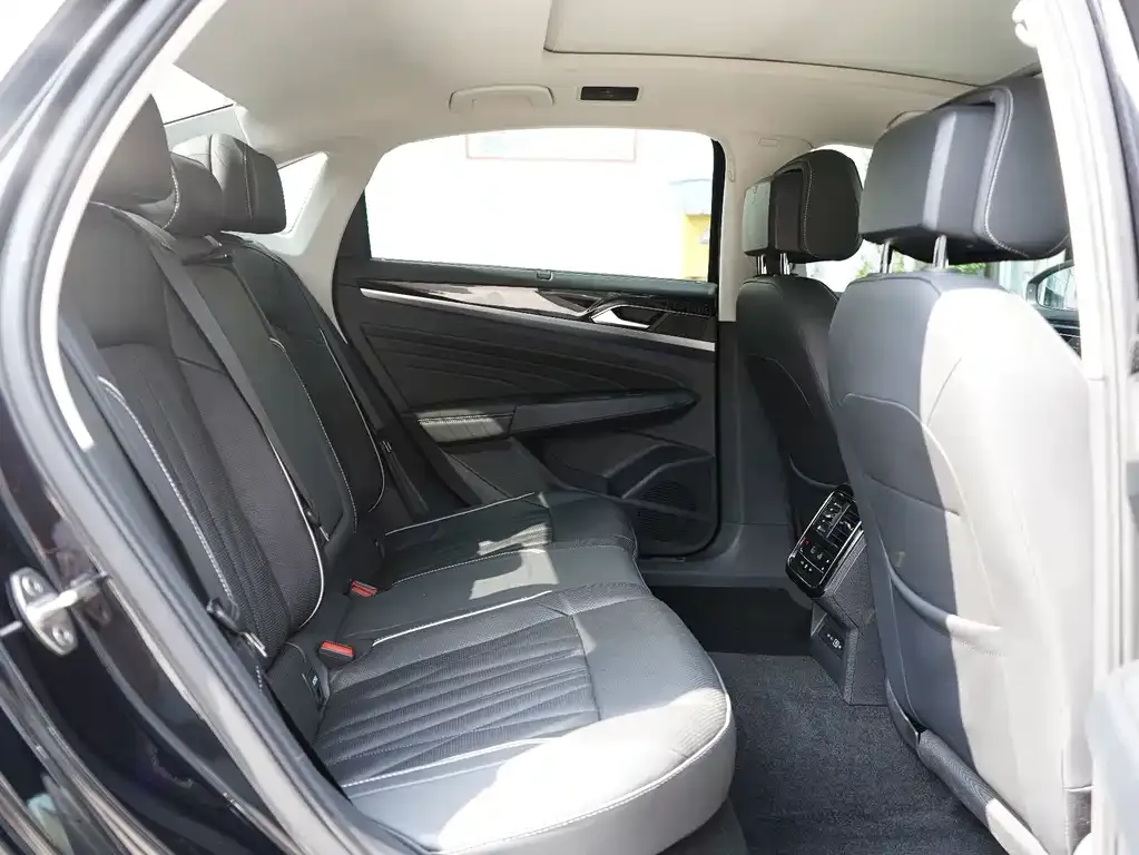 Volkswagen Passat — фото 3