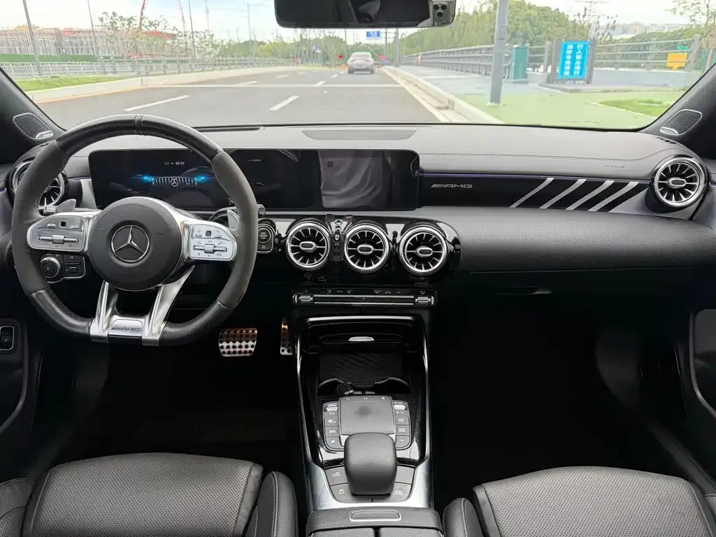 Mercedes-Benz CLA AMG — фото 9