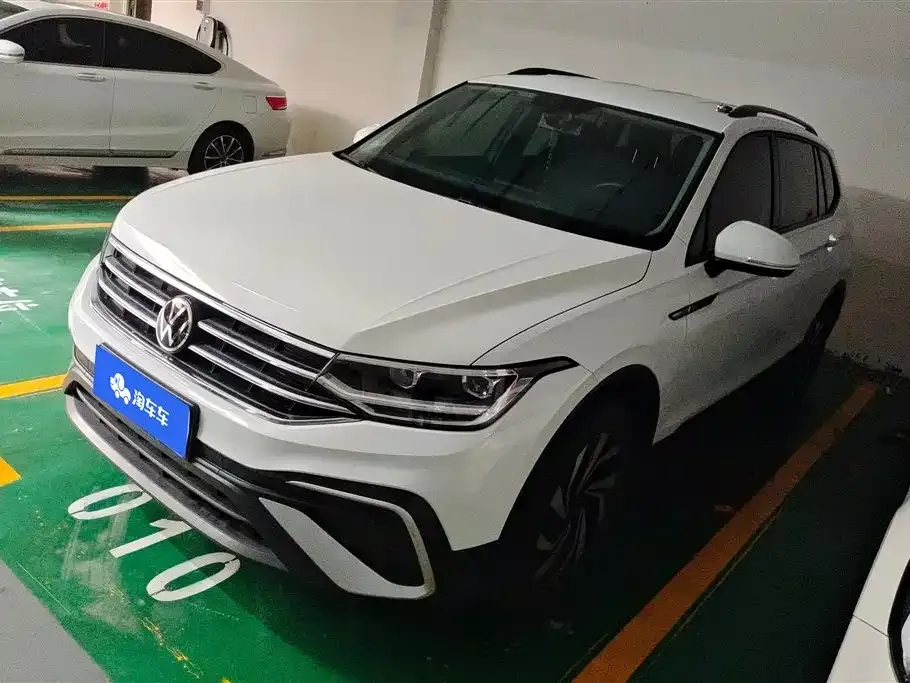 Volkswagen Tiguan L — фото 1