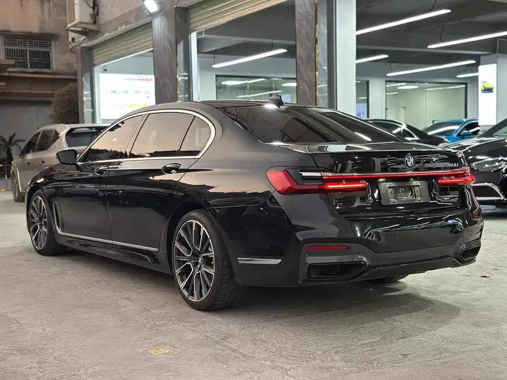 BMW 7 Series — фото 5