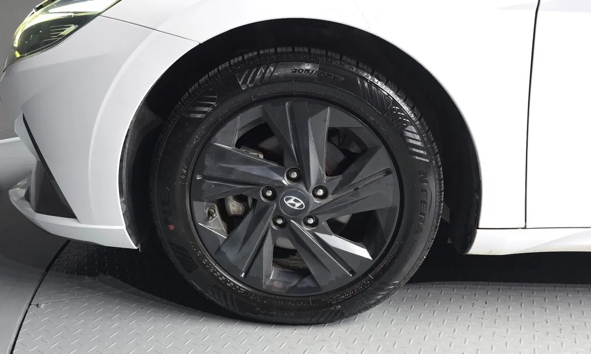 Hyundai AVANTE — фото 3