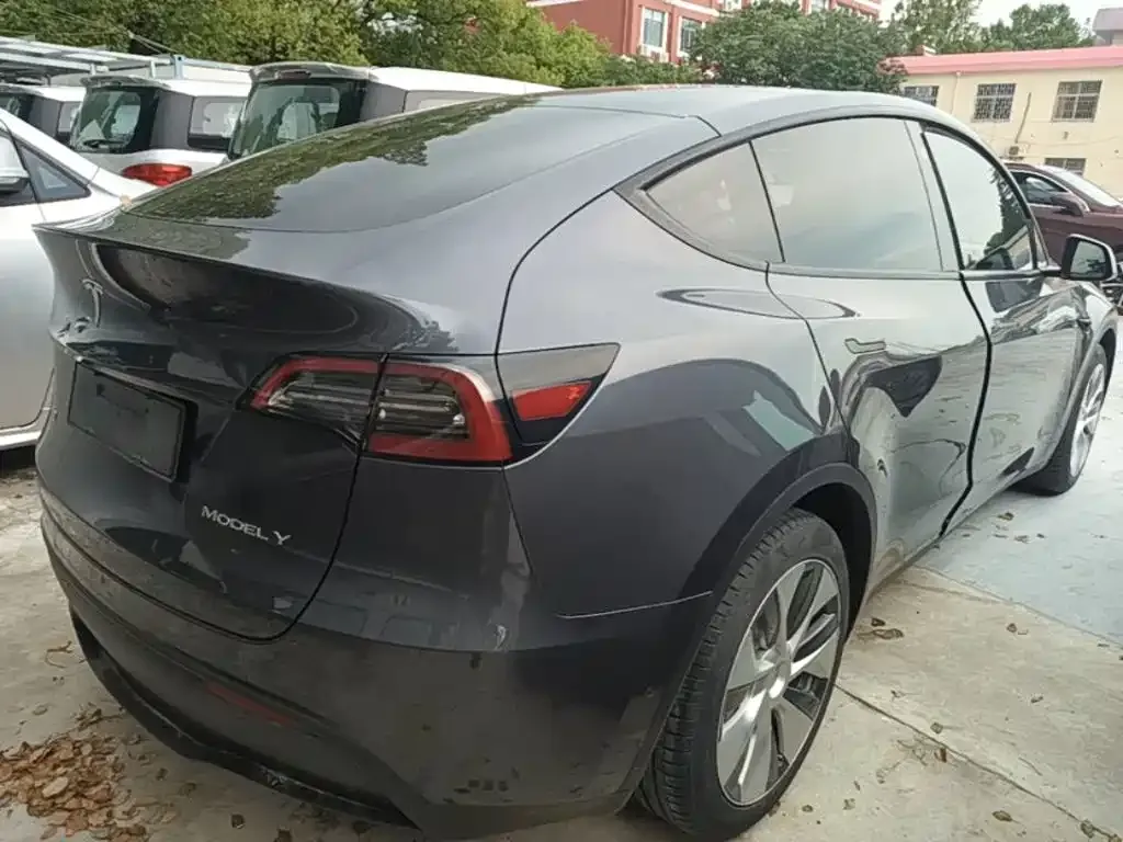 Tesla Model Y — фото 9