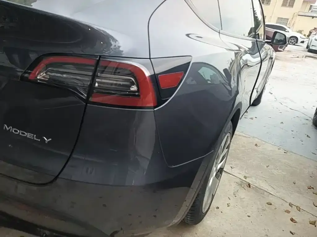 Tesla Model Y — фото 5