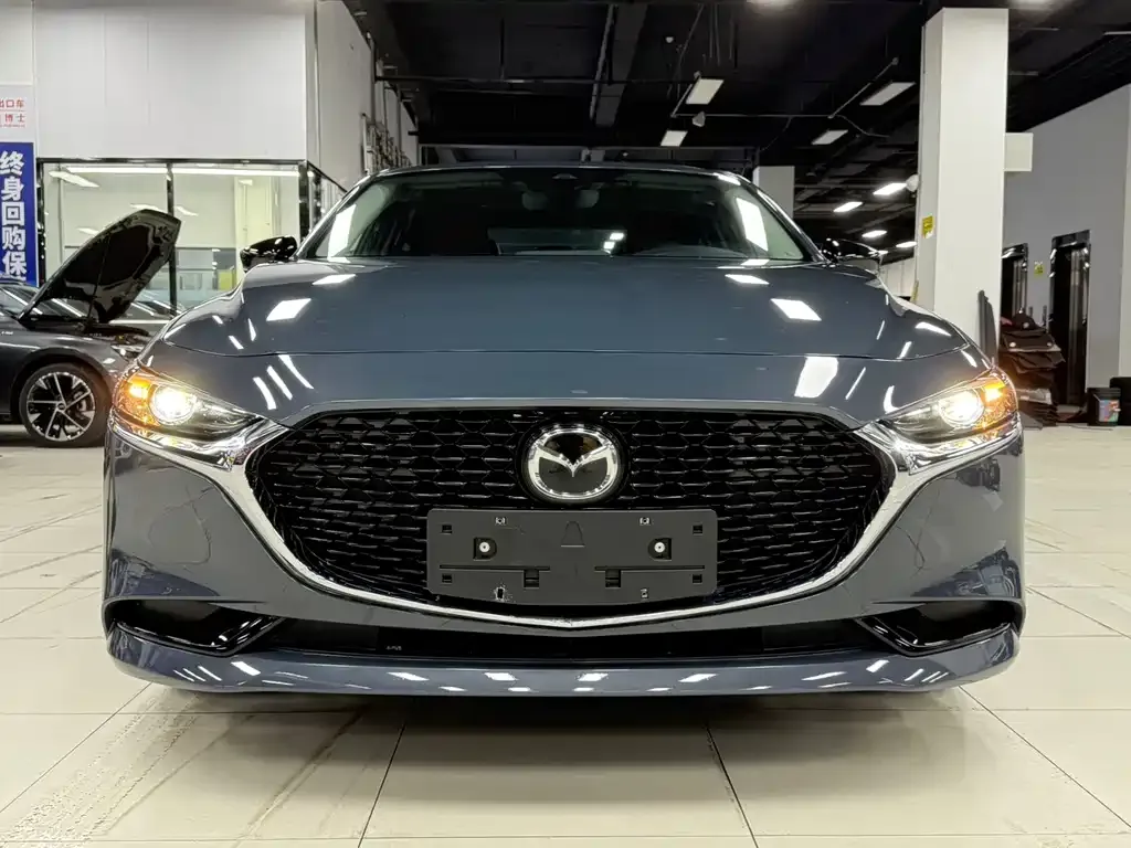 Mazda 3 Axela — фото 10