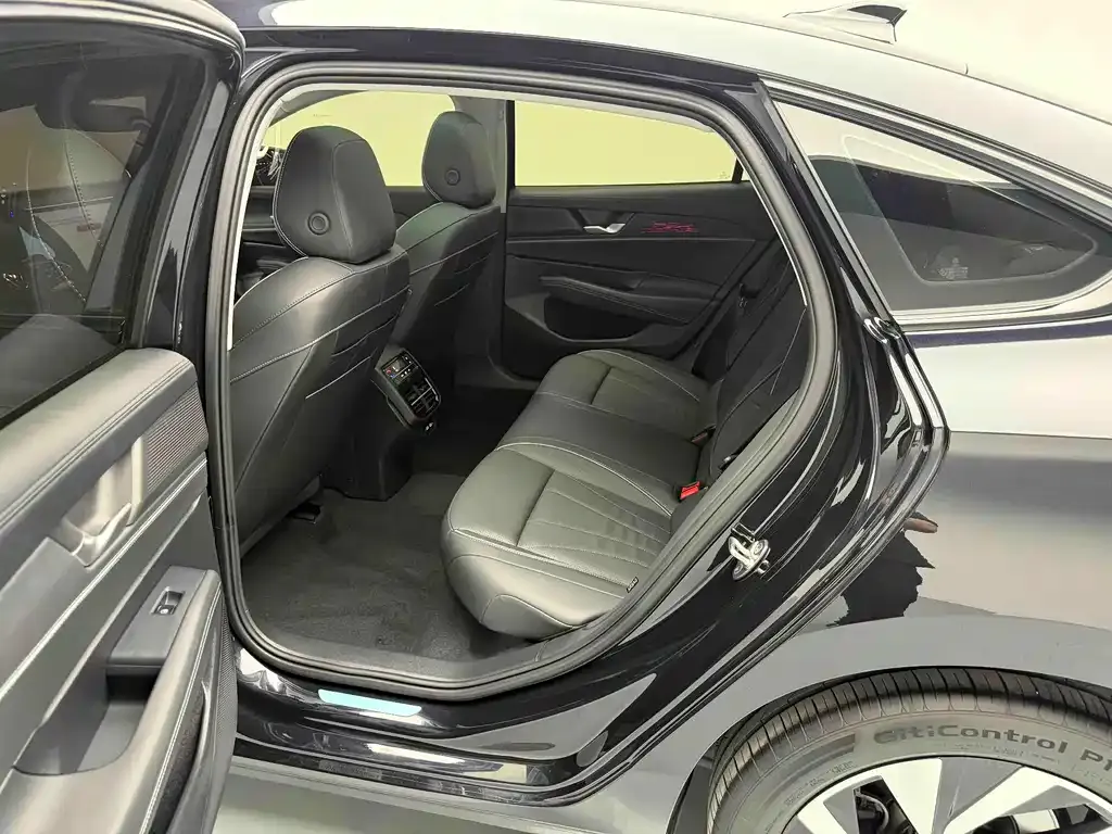 Volkswagen Passat — фото 8