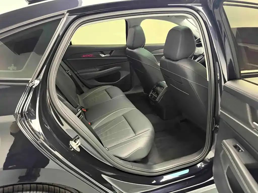 Volkswagen Passat — фото 10