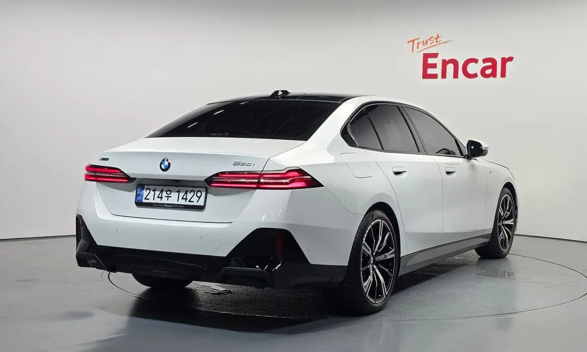 BMW 5-Series 2024 из KR, фото 9