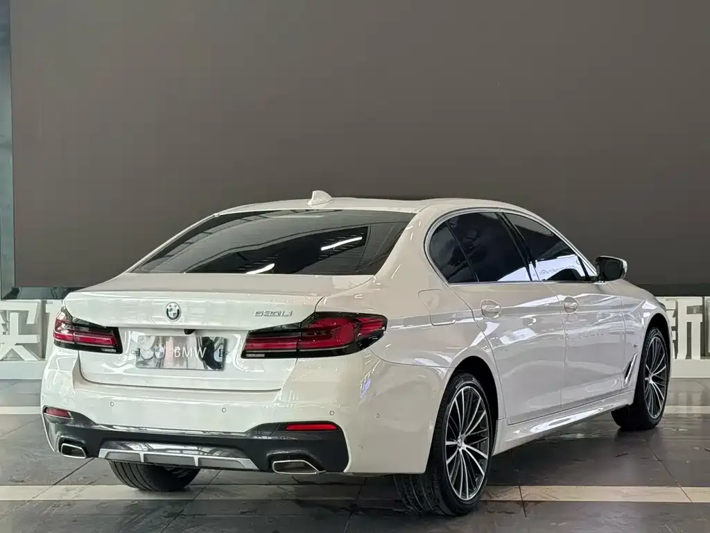 BMW 5 Series — фото 3