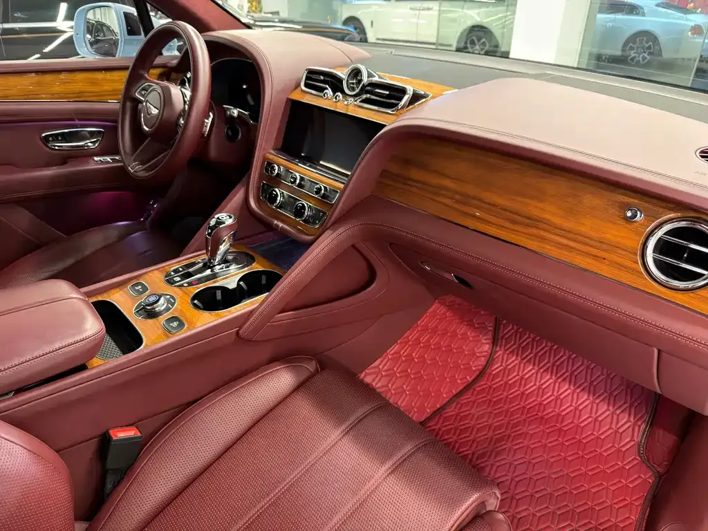 Bentley Bentayga — фото 10