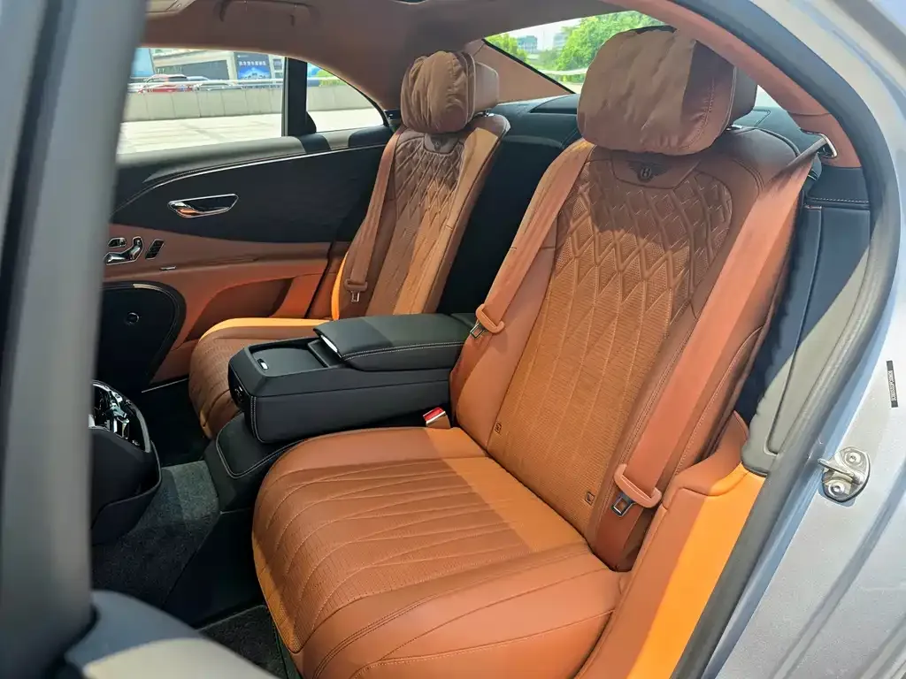 Bentley Flying Spur — фото 7