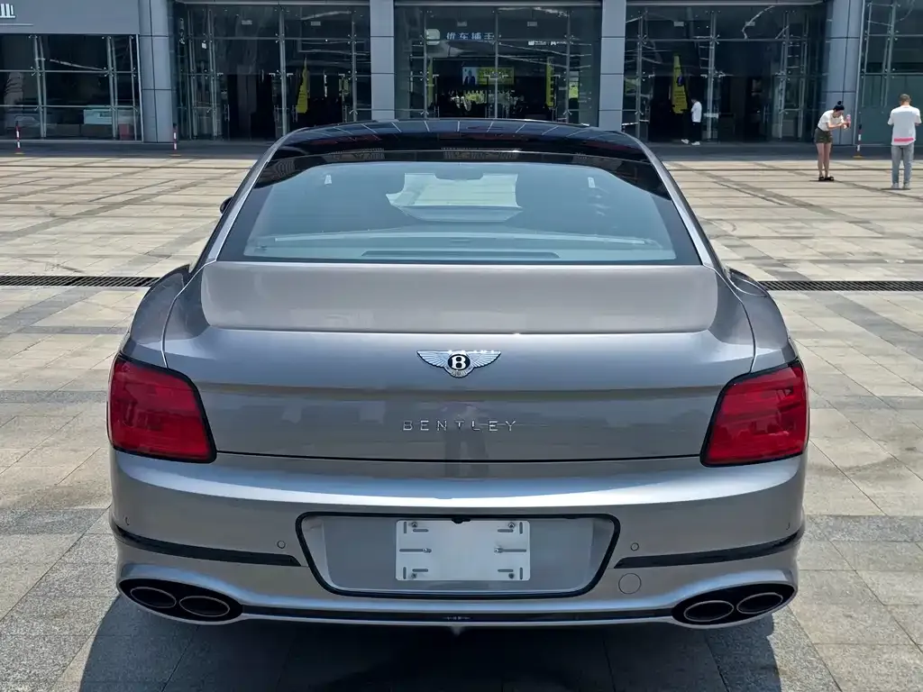 Bentley Flying Spur — фото 2