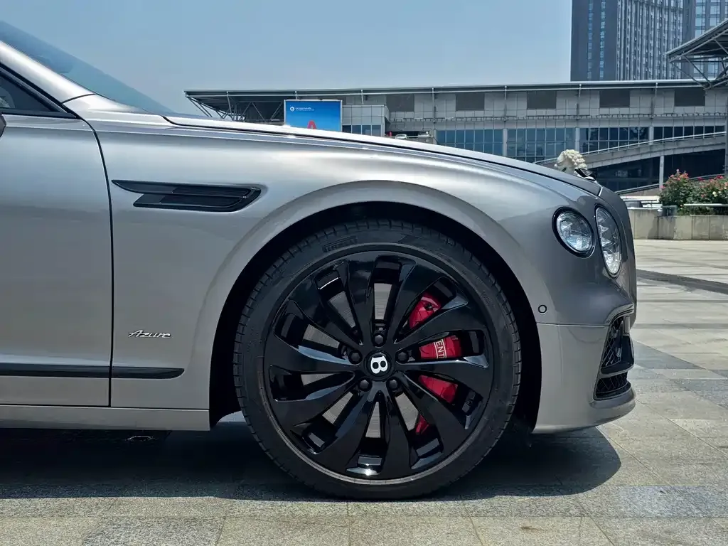 Bentley Flying Spur — фото 3