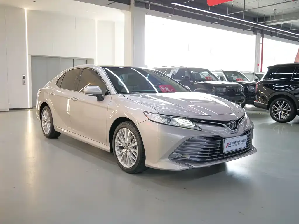 Toyota Camry — фото 4