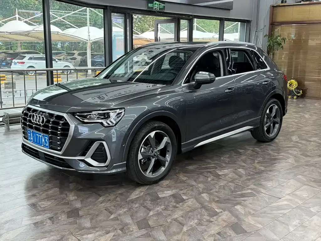 Audi Q3 — фото 1
