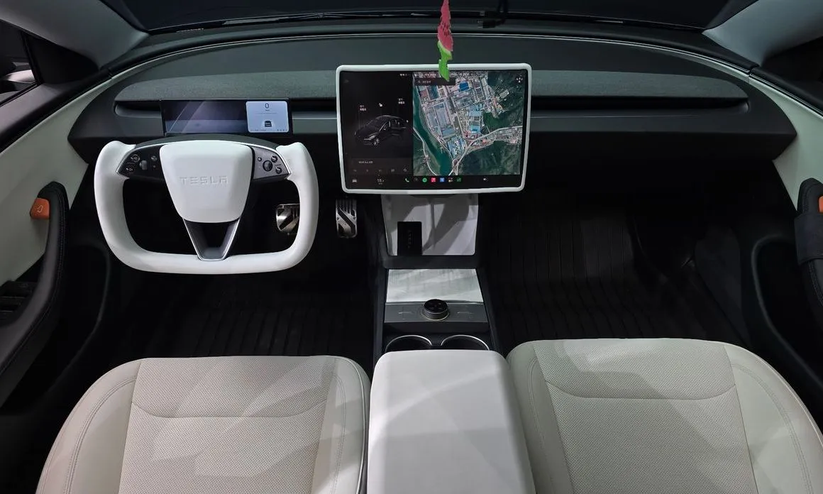 Tesla Model 3 — фото 10