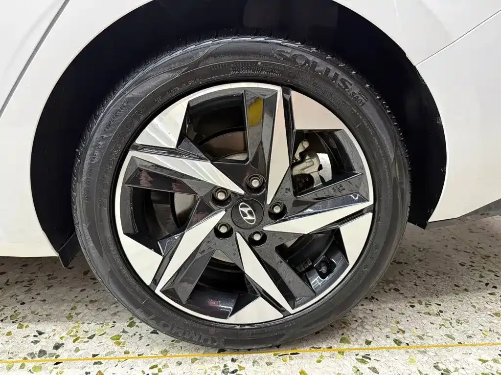 Hyundai Elantra — фото 9