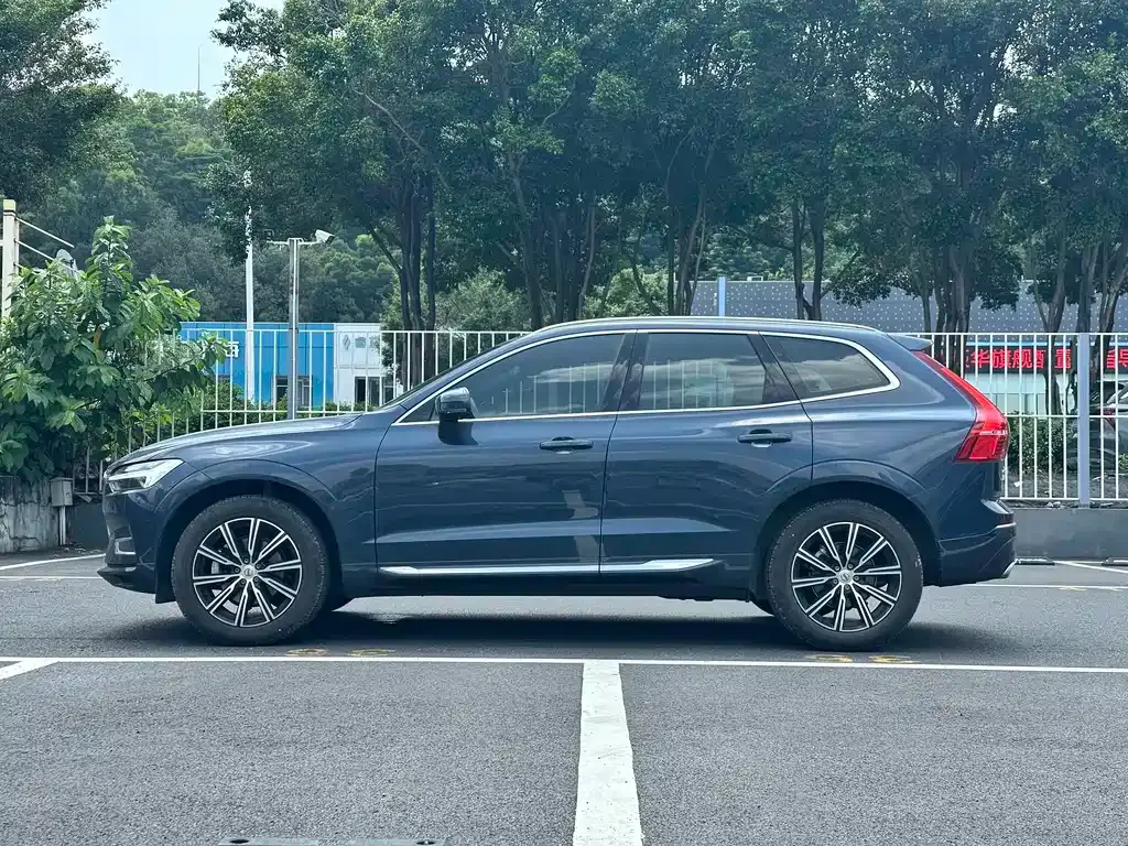 Volvo XC60 — фото 10