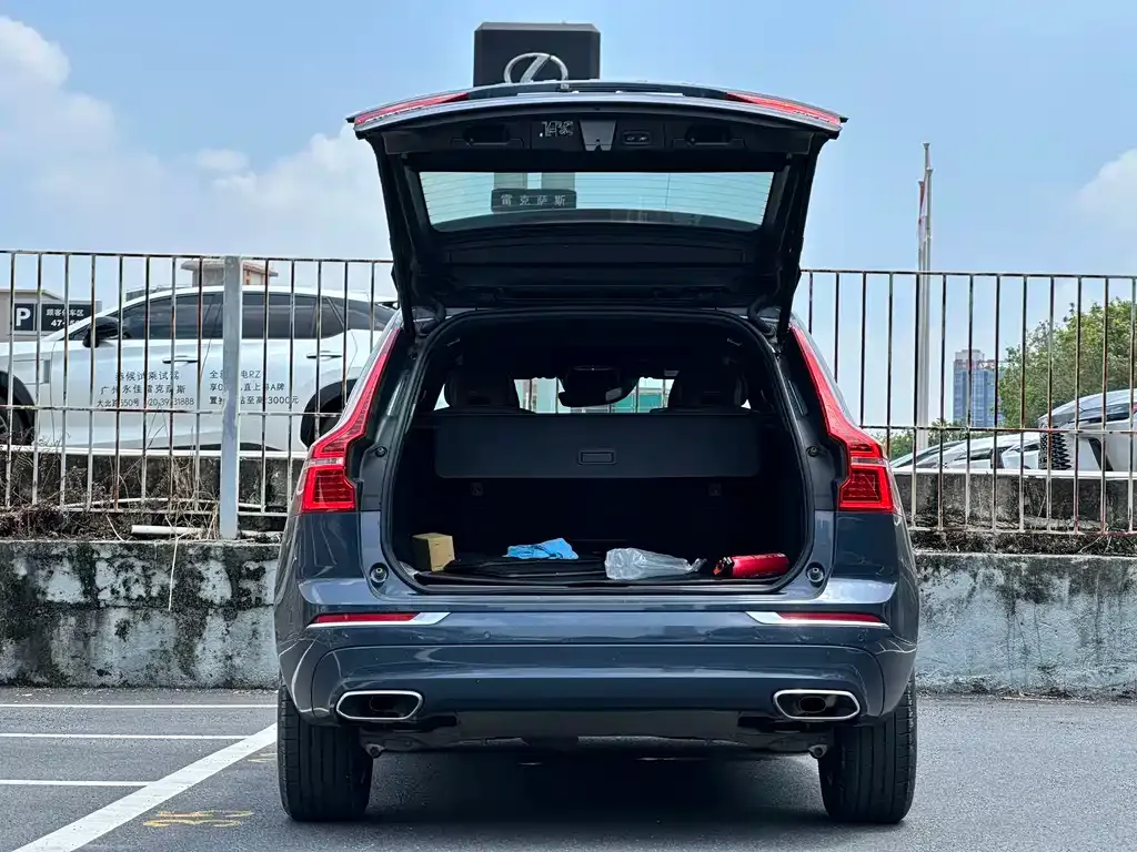 Volvo XC60 — фото 9