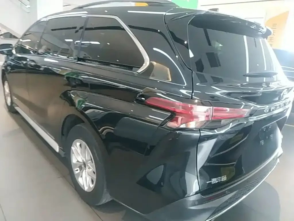 Toyota Granvia 2024 из CN, фото 8