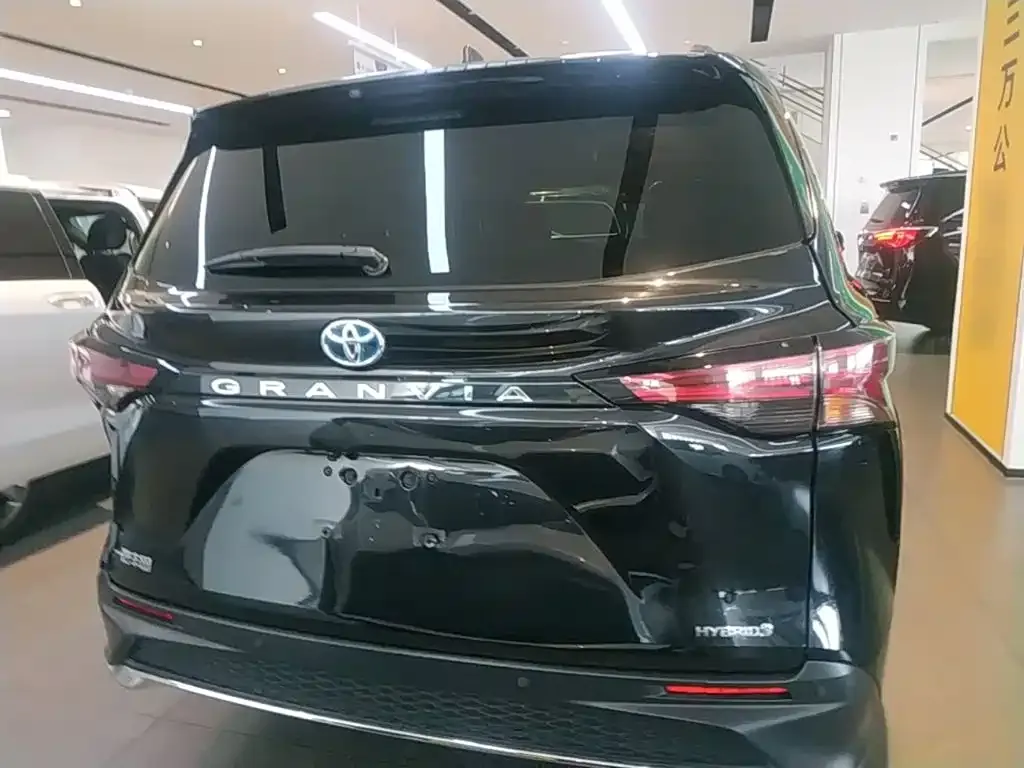 Toyota Granvia 2024 из CN, фото 10