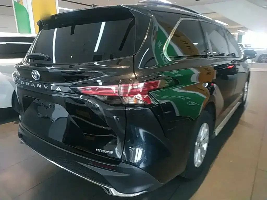 Toyota Granvia 2024 из CN, фото 9