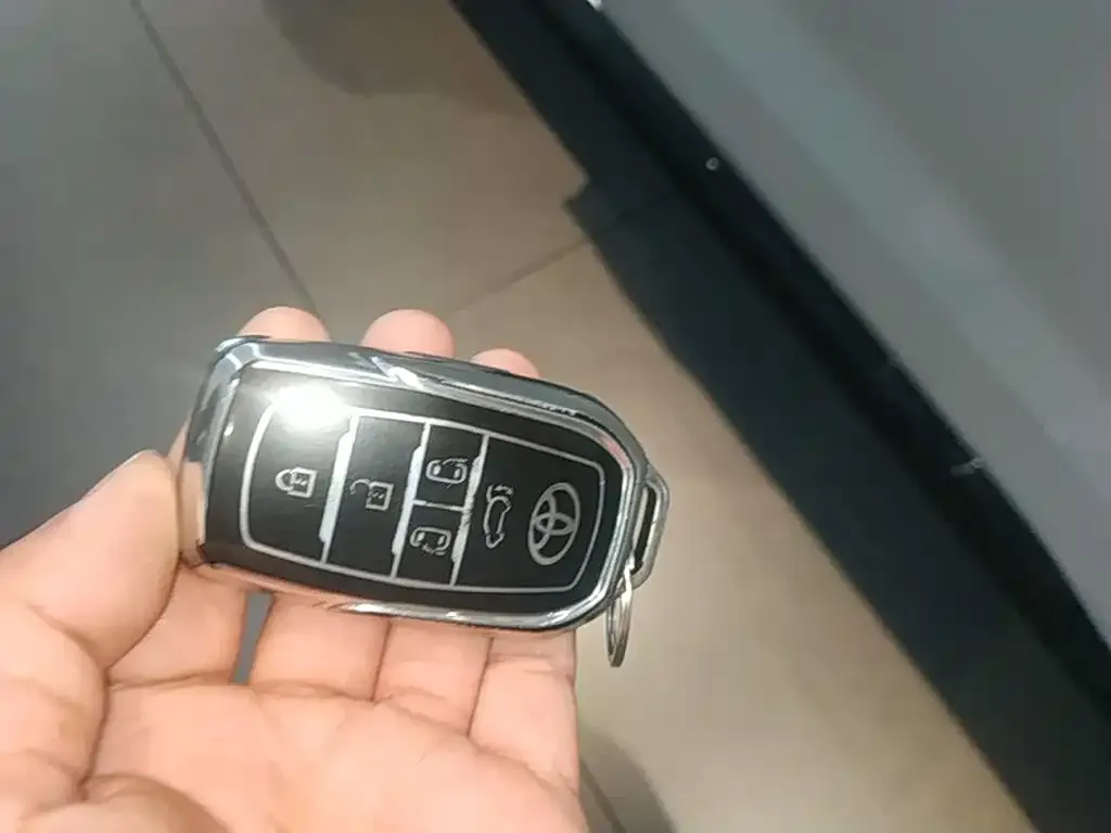 Toyota Granvia 2024 из CN, фото 2
