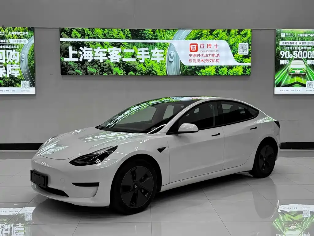 Tesla Model 3 — фото 1