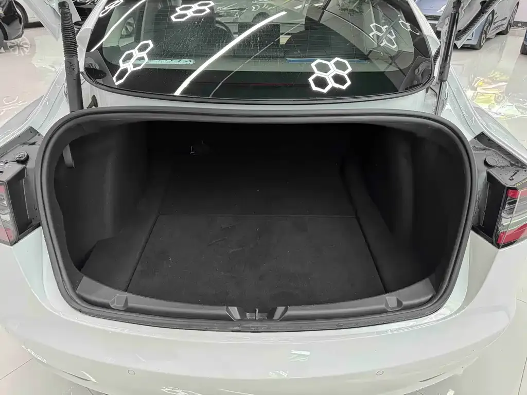 Tesla Model 3 — фото 5