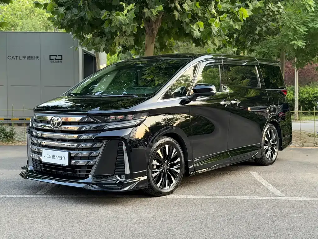 Toyota Vellfire — фото 1