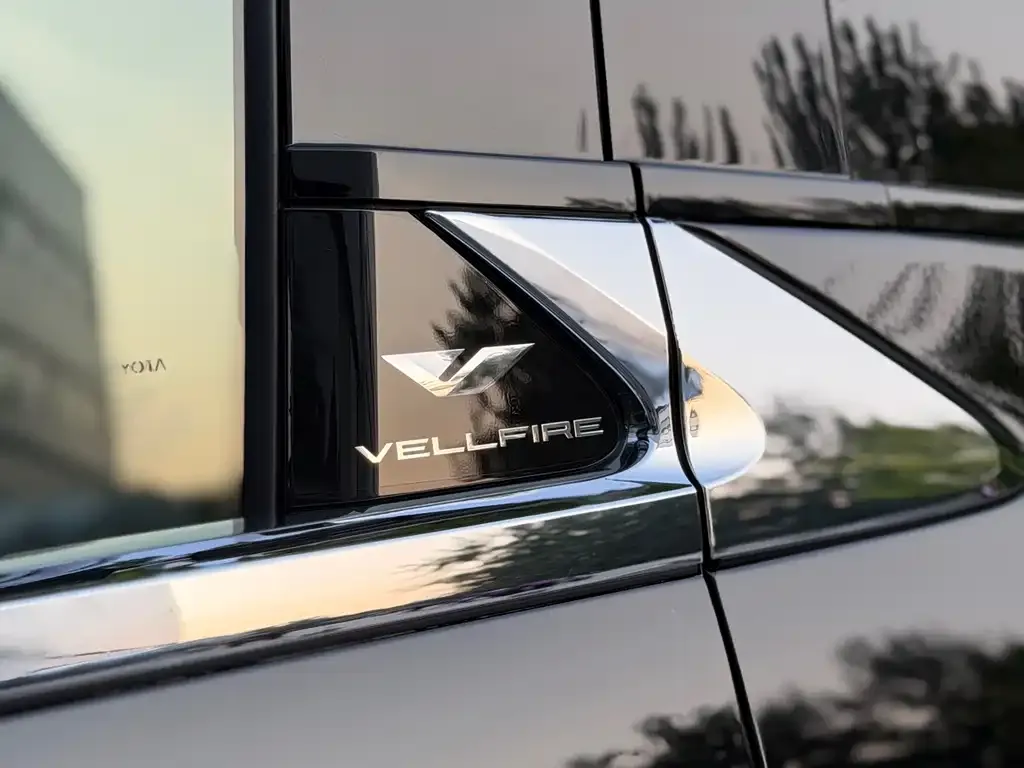 Toyota Vellfire — фото 8