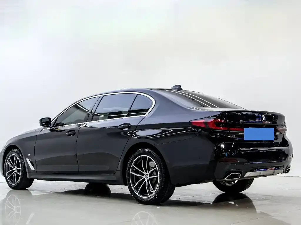 BMW 5 Series — фото 8
