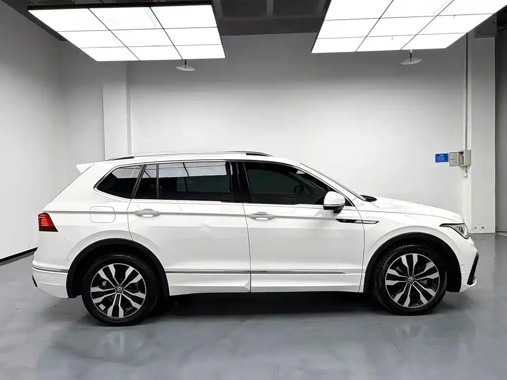 Volkswagen Tiguan L — фото 3