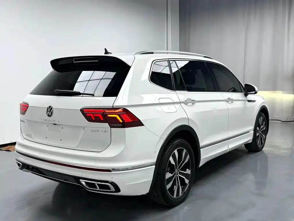 Volkswagen Tiguan L — фото 2