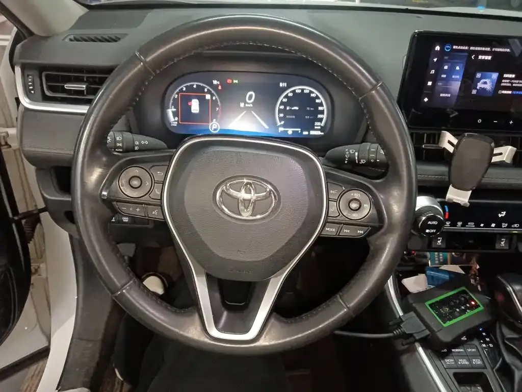 Toyota RAV4 — фото 4