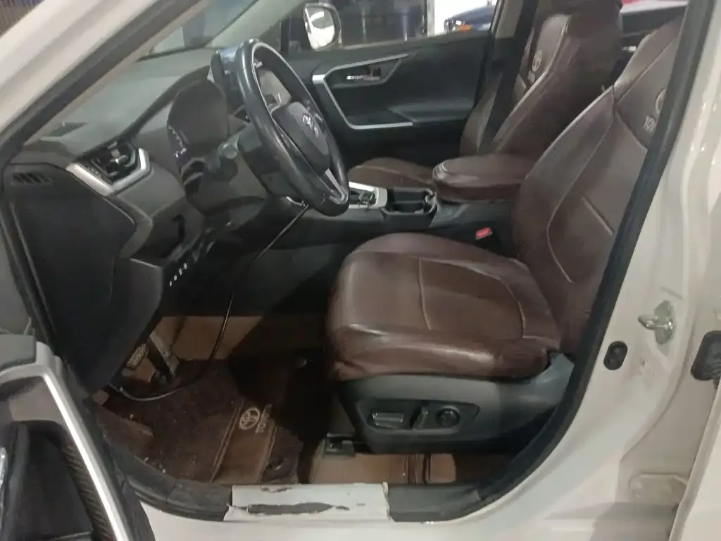 Toyota RAV4 — фото 2