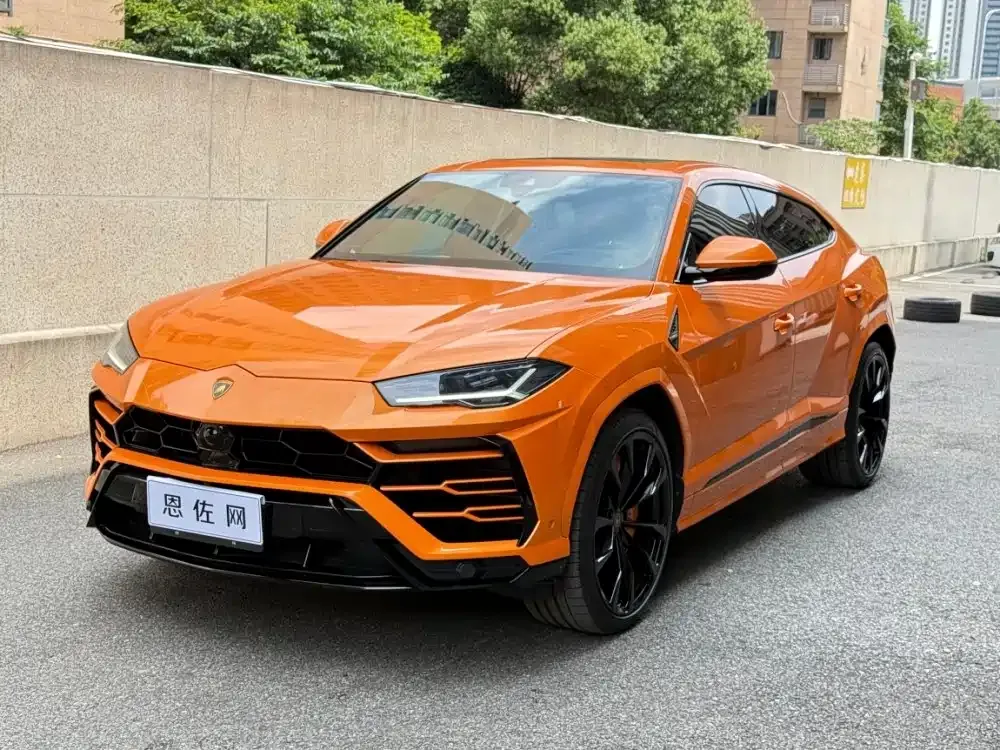 Lamborghini Urus — фото 1