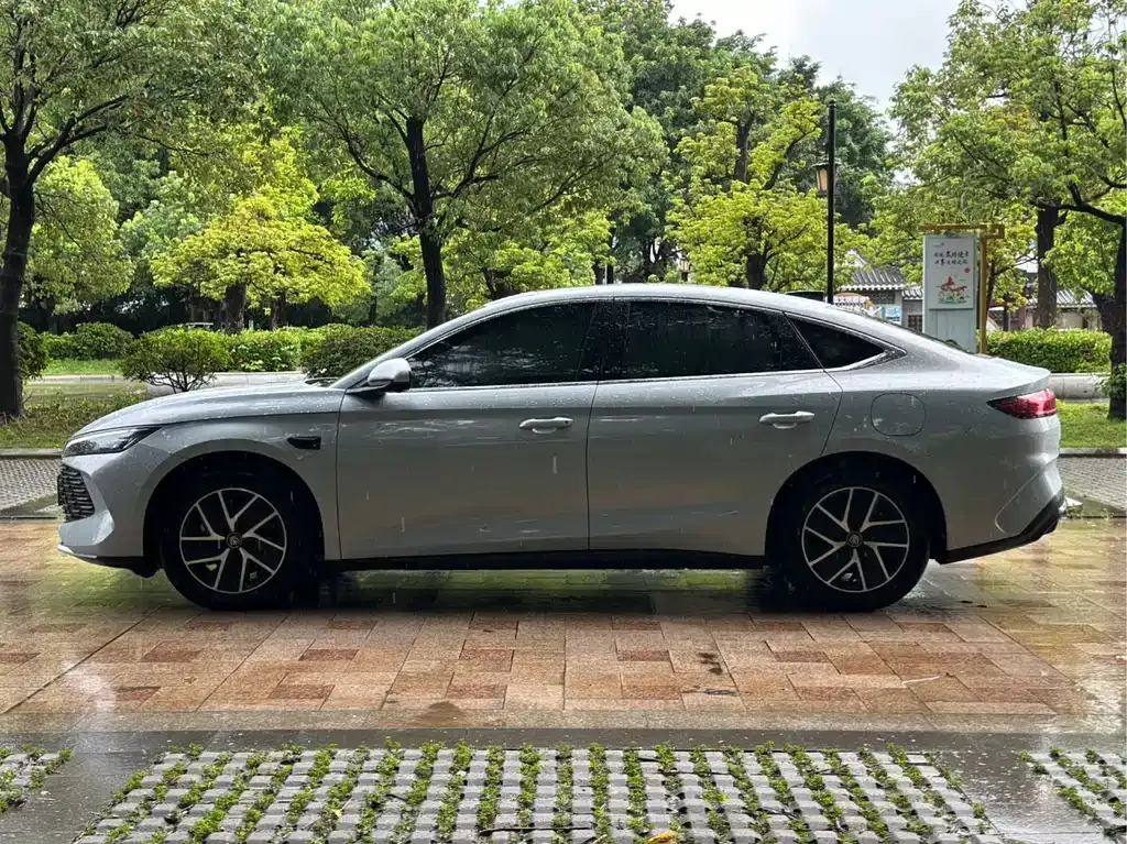 BYD Qin L — фото 10