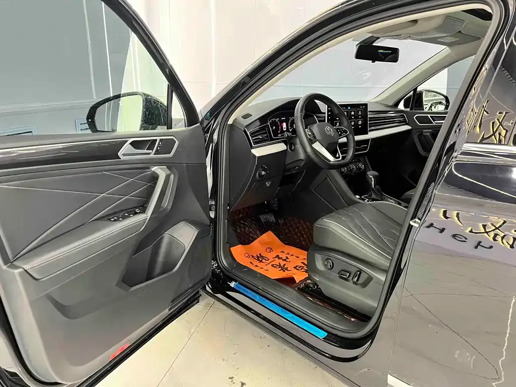 Volkswagen Tiguan L — фото 2