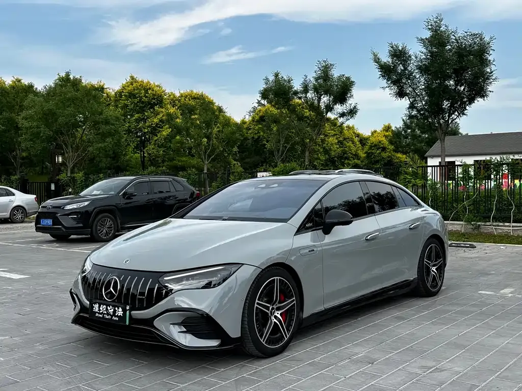 Mercedes-Benz EQE AMG — фото 1