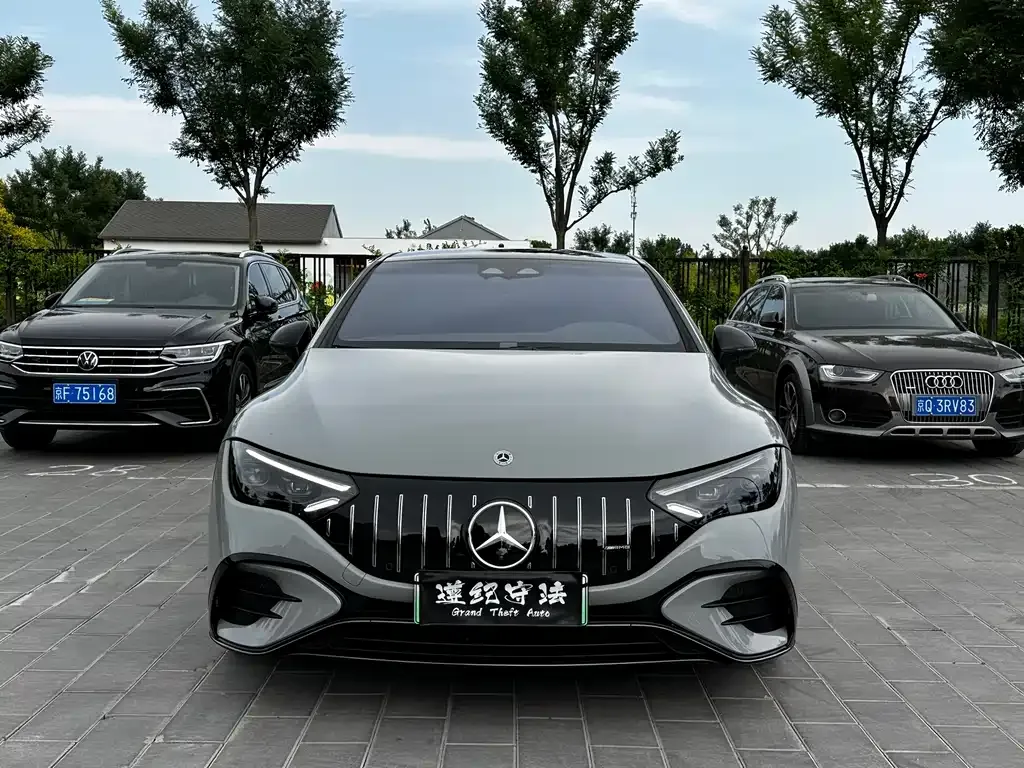 Mercedes-Benz EQE AMG — фото 10