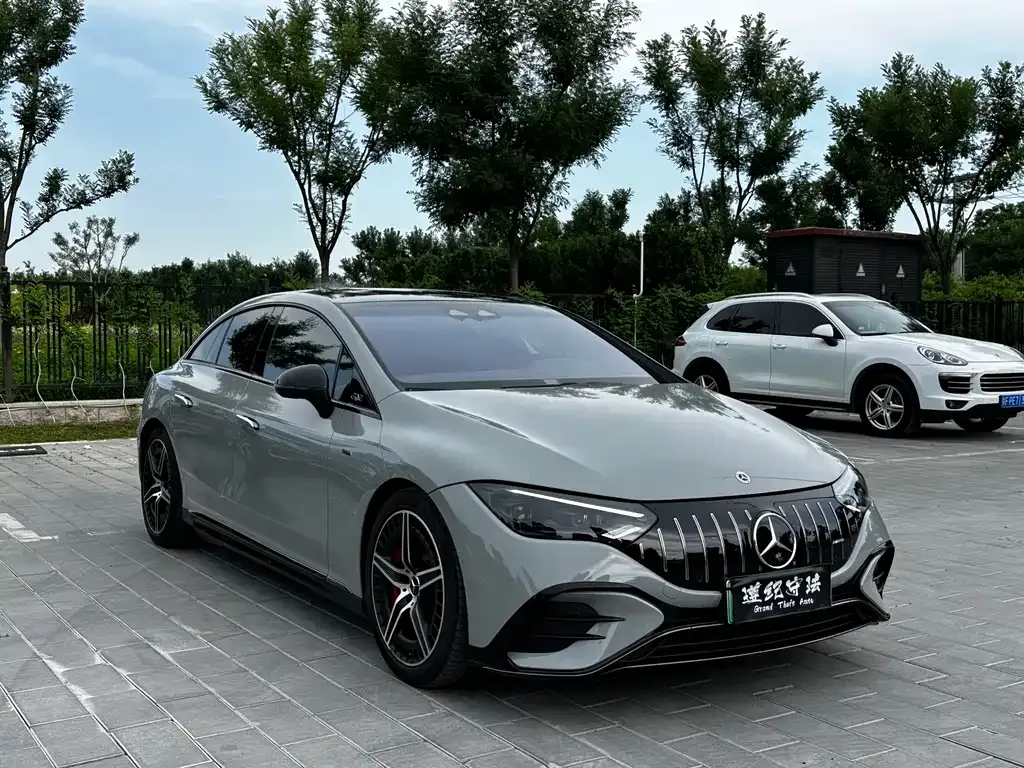 Mercedes-Benz EQE AMG — фото 9
