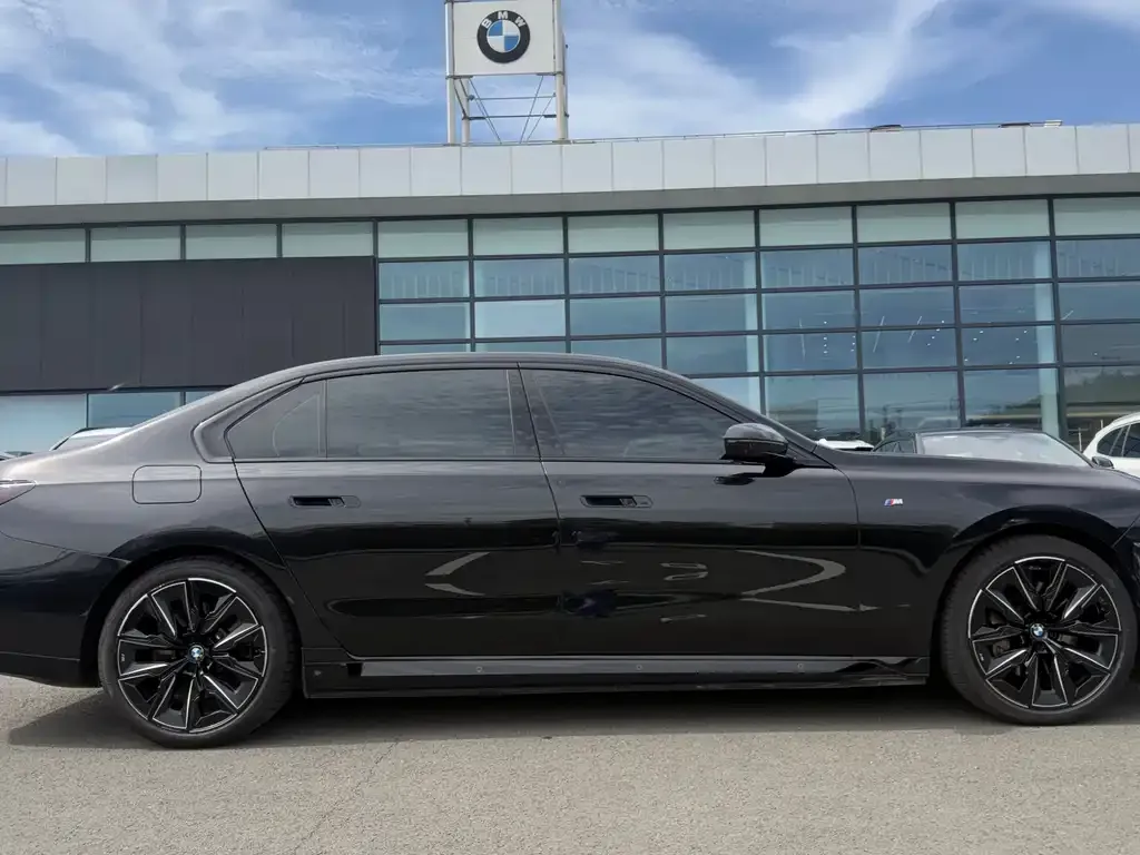 BMW i7 2023 из CN, фото 5