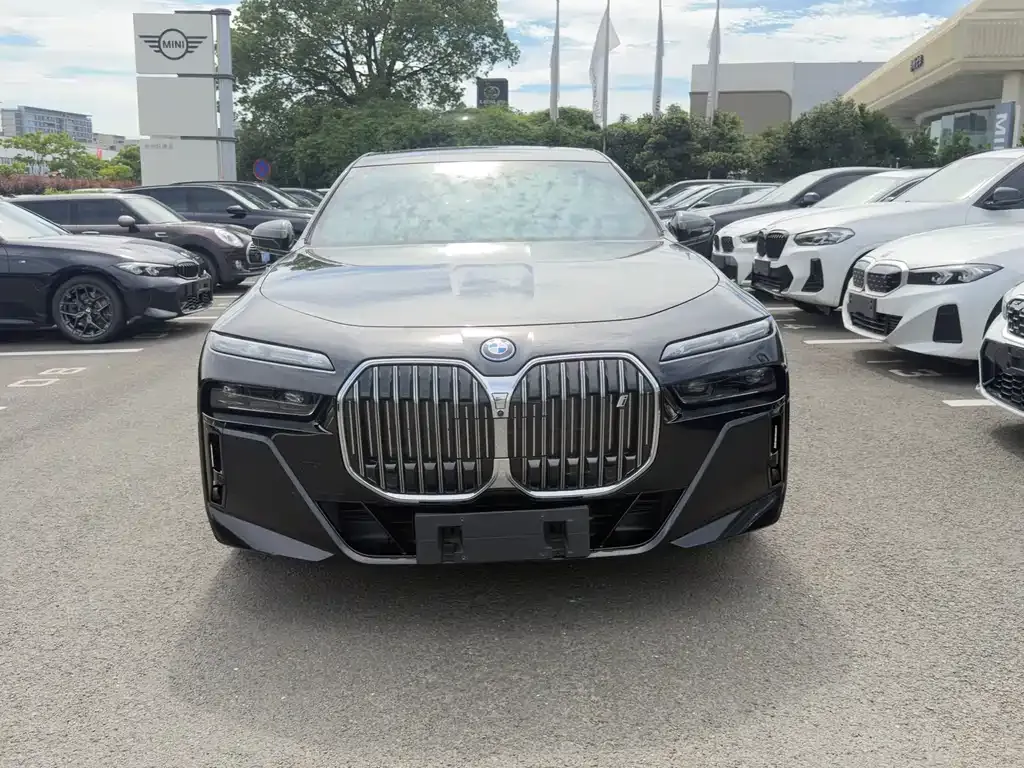 BMW i7 2023 из CN, фото 6