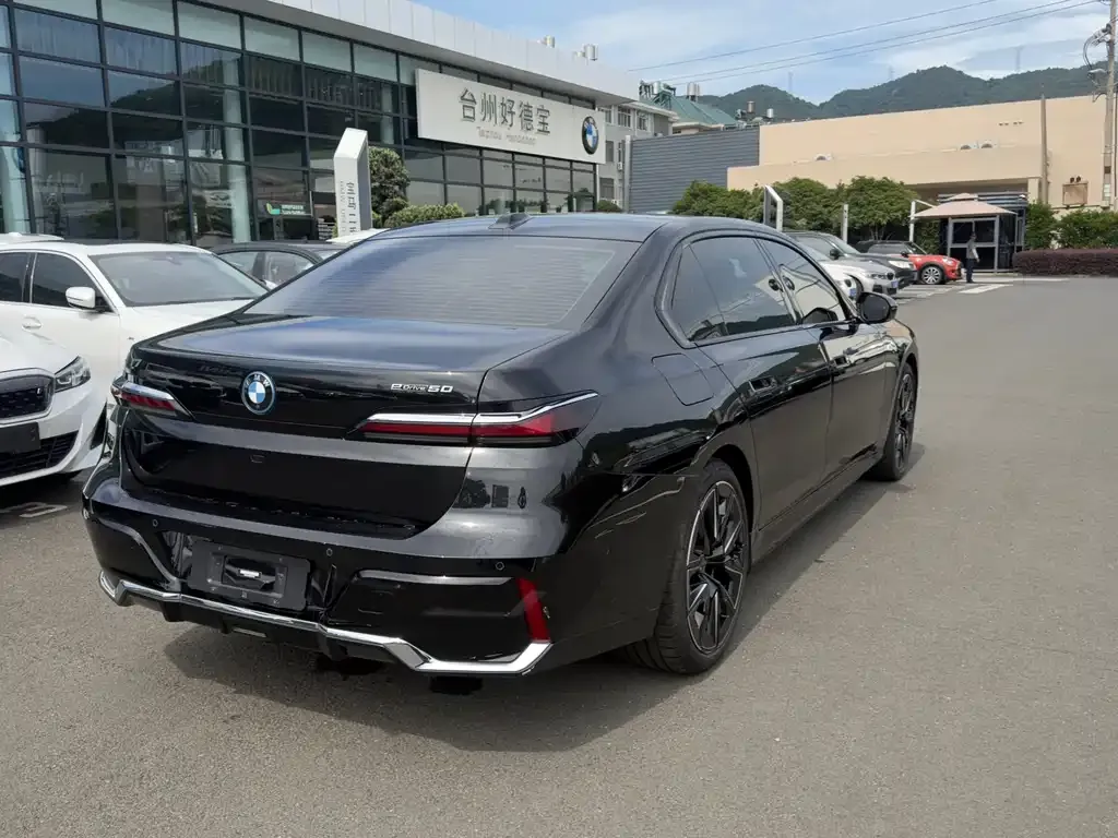 BMW i7 2023 из CN, фото 7