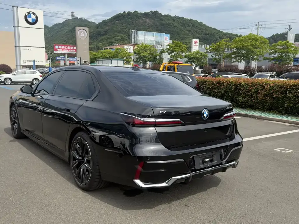 BMW i7 2023 из CN, фото 3